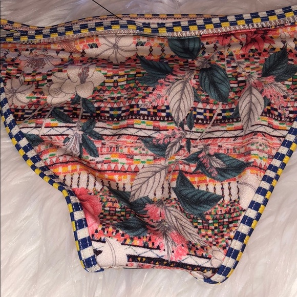 TopShop Leaf Pekaboo Tie Bikini Bottoms - Picture 3 of 4